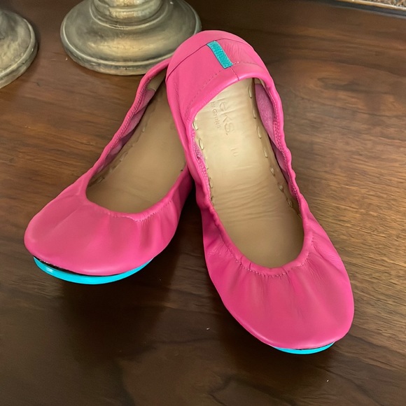 Tieks Shoes - Beautiful color Gently used fuchsia tieks